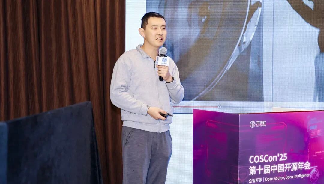 践行开源务实之道：Dexmal原力灵机携具身智能全栈方案亮相COSCon'25