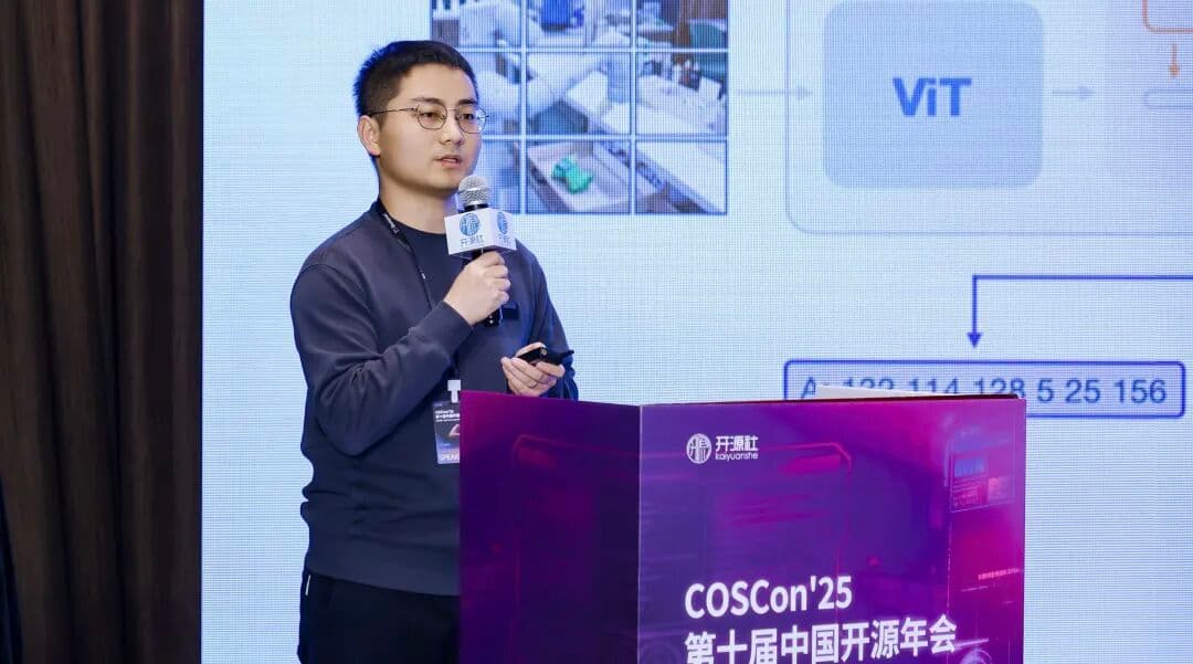 践行开源务实之道：Dexmal原力灵机携具身智能全栈方案亮相COSCon'25
